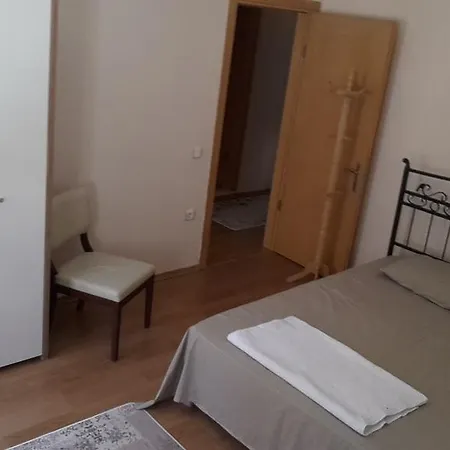 Nyaraló Evi *